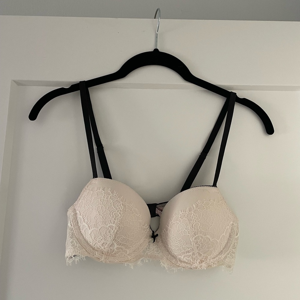 Victoria's Secret Dream Angels Lace Demi Bra in Cream and Black